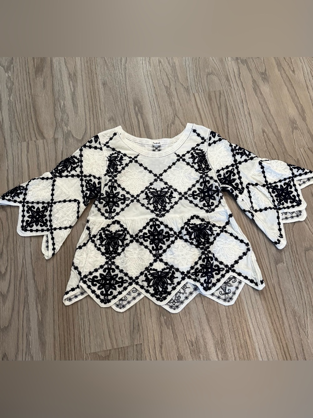 Anthropologie Kindred Boho Tunic Blouse Embroidered White/Navy Women's Large